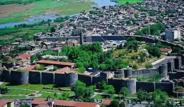 Gulê Çınar-Şahin: Öyle yıkma kendini Amed!